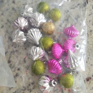 18 Small Plastic Christmas Ornaments/2 Small Red Bows